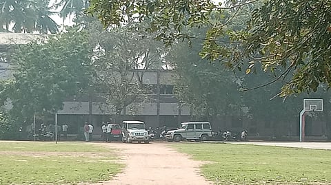 பிளஸ் 2 மாணவர் உயிரிழந்த விவகாரம் - பள்ளி மாணவர்களுடன் தஞ்சை மாவட்ட முதன்மை கல்வி அலுவலர் ஆலோசனை