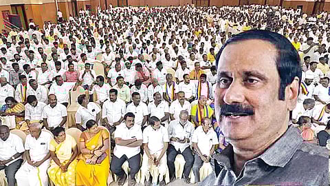 சென்னை அடுத்த மாமல்லபுரத்தில் உள்ள தனியார் நட்சத்திர விடுதியில் பாமகவின் ஒன்றிய, நகர, பேரூர் மற்றும் மாநகராட்சி பகுதி நிர்வாகிகள் ஆலோசனைக் கூட்டம், அக்கட்சியின் தலைவர் அன்புமணி தலைமையில் நேற்று நடந்தது.