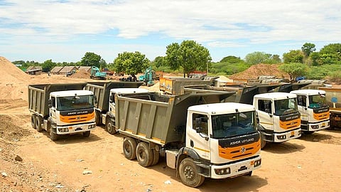 தமிழகத்தில் மணல் உள்ளிட்ட கனிம வளங்கள் அதிகாரிகள் துணையுடன் கொள்ளை: சென்னை உயர் நீதிமன்றம் குற்றச்சாட்டு