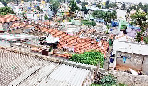 ஓசூர் மாநகராட்சி 26-வது வார்டுக்கு உட்பட்ட காலகுண்டா மற்றும் பார்வதி நகர் மலைக்குன்றில் உள்ள குடியிருப்புகள். 