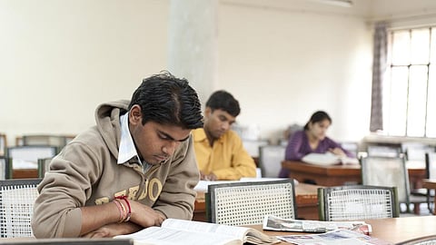 உயர் கல்வியில் மும்மொழித் திட்டம்: நடைமுறைச் சாத்தியமா?