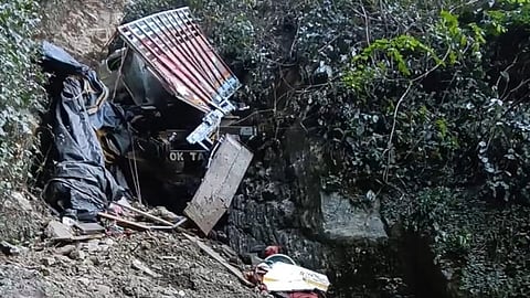 அருணாச்சல பிரதேசத்தில் லாரி கவிழ்ந்து 21 பேர் உயிரிழப்பு