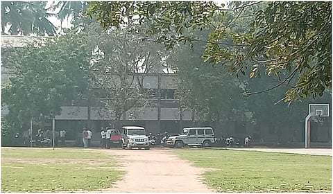 மாணவன் உயிரிழப்பு எதிரொலி: பணியில் இருந்து பட்டீஸ்வரம் பள்ளி தலைமை ஆசிரியர் விடுவிப்பு