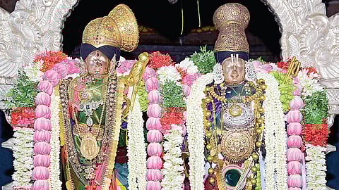 சிறப்பு அலங்​காரத்​தில் ஆண்​டாள், ரெங்கமன்னார்.