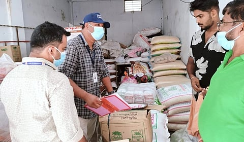 ஐயப்ப பக்தர்களின் புகார் எதிரொலி: சபரிமலை பம்பையில் உணவு பாதுகாப்பு துறையினர் ஆய்வு!
