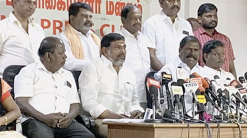 பாமக செயல்தலைவர் ஜி.கே.மணியின் நேற்றைய செய்தியாளர் சந்திப்பின்போது.. படம்: எல்.சீனிவாசன்