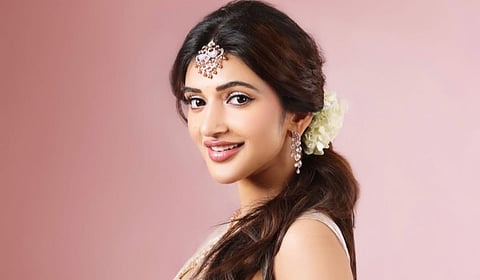 புன்னகை பூ... நடிகை ஸ்ரீலீலா க்ளிக்ஸ் அணிவகுப்பு!