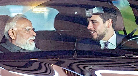 பிரதமர் மோடிக்கு கார் ஓட்டிய ஜோர்டான் பட்டத்து இளவரசர் அல்-ஹுசைன் பின் அப்துல்லா-2.