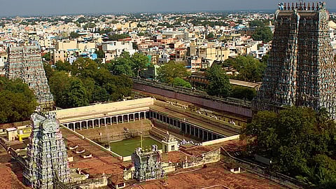 மீனாட்சியம்மன் கோயிலில் தமிழில் குடமுழுக்கு நடத்த கோரி மனு - பரிசீலிக்க உயர் நீதிமன்றம் உத்தரவு