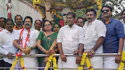 திமுக முன்னாள் நகராட்சித் தலைவர் பரிதா நவாப் அதிமுகவில் ஐக்கியம் - கிருஷ்ணகிரியில் மன்னிப்பு கோரி உருக்கம்