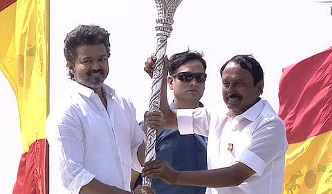 தவெக தலைவர் விஜய் சீண்டலுக்கு அதிமுக ரியாக்‌ஷன் என்ன? - ஒரு விரைவுப் பார்வை