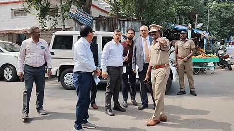 தவெக நெரிசல்: கரூர் வேலுசாமிபுரத்தில் தேசிய பேரிடர் மேலாண்மைக்குழுவினர்  ஆய்வு