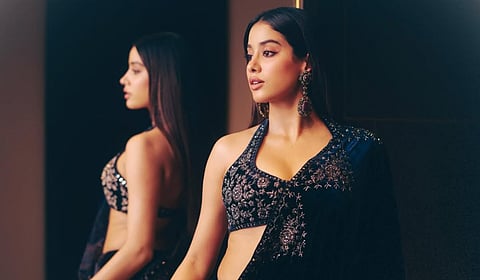 நடிகை ஜான்வி கபூர் ஜொலிக்கும் க்ளிக்ஸ்!