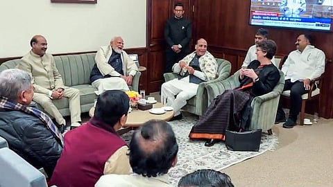 சபாநாயகர் அளித்த தேநீர் விருந்தில் ராகுல் வராத நிலையில் பிரியங்கா பங்கேற்பு