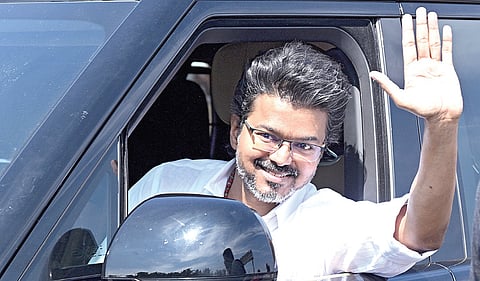 களத்தில் இல்லாதவர்கள்... - அதிமுகவையும் வம்புக்கு இழுக்கிறதா தவெக?