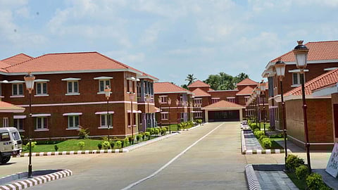 ஸ்ரீரங்கம் யாத்ரி நிவாஸில் ஒரே குடும்பத்தைச் சேர்ந்த 4 பேர் தற்கொலை