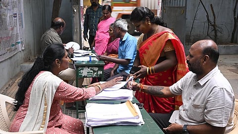 வாக்காளர் பட்டியலில் பெயர் சேர்க்க சென்னையின் 4,079 வாக்குச் சாவடிகளிலும் இன்றும் சிறப்பு முகாம்!