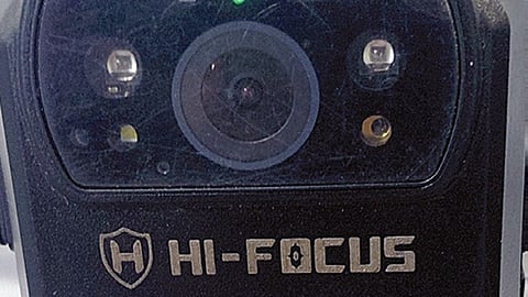 சாலை விதிமீறலை துல்லியமாக அறிய போக்குவரத்து போலீஸாரின் சட்டை பட்டனில் பொருத்தப்படும் நவீன கேமரா 