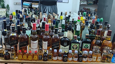 குஜராத்தின் கிப்ட் சிட்டியில் மது அருந்த அனுமதி