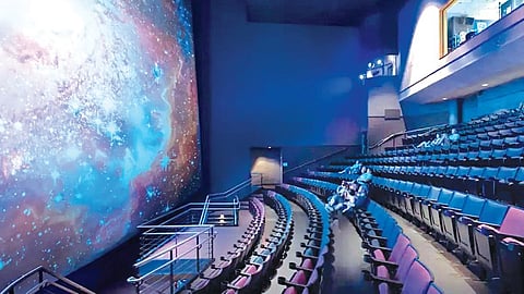 திரையைத் தாண்டிய பிரபஞ்சம் - ஐமேக்ஸ் தொழில்நுட்பம் | ஒளி என்பது வெளிச்சமல்ல 12