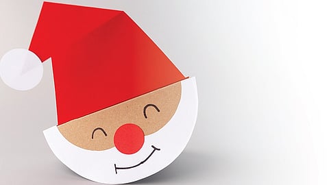 ஹெல்மெட் அணிந்த நவீன ‘சாண்டா கிளாஸ்’