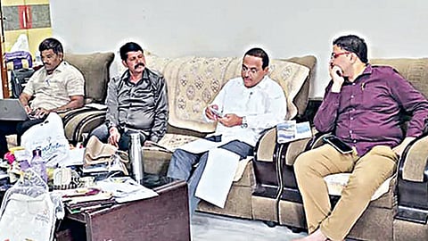 ரூ.100 கோடிக்கும் மேல் சொத்துக் குவிப்பு புகார்: தெலங்கானா போக்குவரத்து அதிகாரி வீட்டில் திடீர் சோதனை