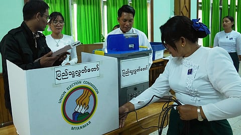 உள்நாட்டுப் போருக்கு நடுவே மியான்மரில் தேர்தல்