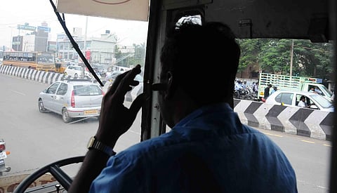 பணியின்போது ஓட்டுநர்கள் செல்போன் பயன்படுத்த கூடாது: மாநகர் போக்குவரத்து கழகம் உத்தரவு