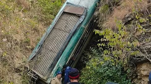 உத்தராகண்ட் பேருந்து விபத்தில் 7 பேர் உயிரிழப்பு