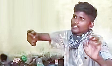 திருத்தணியில் தாக்கப்பட்ட  வடமாநில இளைஞர் முழுமையாக சிகிச்சை பெறாமல் சென்றதில் மர்மம்!