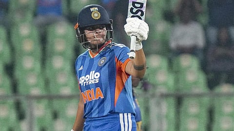 ஐசிசி டி20 தரவரிசை: இந்திய வீராங்கனை ஷபாலி 6-ம் இடத்துக்கு முன்​னேற்​றம்