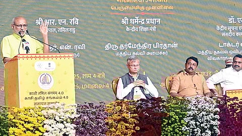 ராமேசுவரத்தில் நேற்று நடைபெற்ற காசி தமிழ் சங்கமம் நிறைவு விழாவில் பேசிய குடியரசு துணைத் தலைவர் சி.பி.ராதாகிருஷ்ணன். உடன், ஆளுநர் ஆர்.என்.ரவி, மத்திய அமைச்சர்கள் தர்மேந்திர பிரதான், எல்.முருகன் உள்ளிட்டோர். | படம்: எல்.பாலச்சந்தர் |