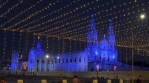 வேளாங்​கண்ணி புனித ஆரோக்​கிய அன்னை பேரால​யத்​தில் புத்தாண்டையொட்டி சிறப்பு பிரார்த்தனை