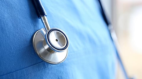 மது விருந்து விவகாரம்: 4 மருத்துவர்கள் உட்பட 5 பேர் சஸ்பெண்ட்