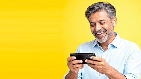 ஸ்மார்ட்போனில் எதையாவது பார்க்கும் காலம்.. | சம்பளம் பத்தலையா? - 14