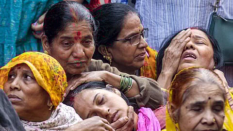 இந்தூரின்&nbsp;பகீரத்புரா பகுதியில் பாதிக்கப்பட்ட மக்கள்