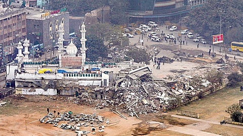 டெல்லி துர்க்மேன் கேட் பகுதியில் சட்டவிரோத ஆக்கிரமிப்பு அகற்றம்: வன்முறை ஏற்பட்டதால் பதற்றம்