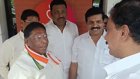 “எப்ப இலாகா ஒதுக்கப் போறாங்க?” - பாஜக அமைச்சரிடம் புதுவை முன்னாள் முதல்வர் கேட்ட கேள்வியால் கலகலப்பு!