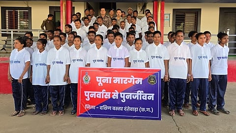 சத்தீஸ்கர் மாநிலத்தில் 63 நக்சலைட்கள் சரண்