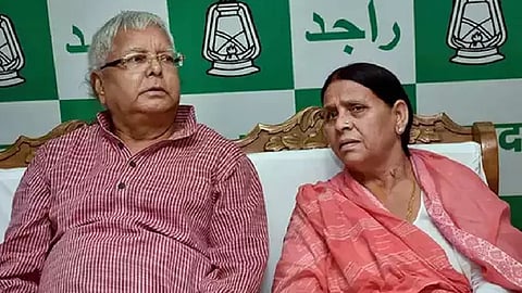 லாலு, ராப்ரி தேவி மீது குற்றச்சாட்டு பதிய உத்தரவு