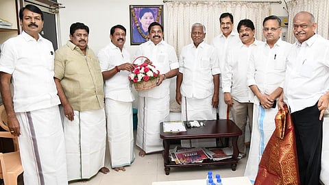 பழனிசாமியுடன் நயினார் நாகேந்திரன் சந்திப்பு: 56 தொகுதிகளுக்கான பட்டியலை வழங்கியதாக தகவல்