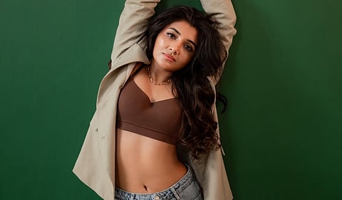 நடிகை மிர்னாவின் ஸ்டைலிஷ் க்ளிக்ஸ்!