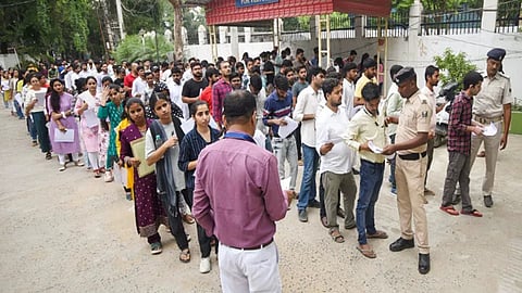 ஆக்ராவில் சட்டவிரோதமாக வசித்த வங்கதேசத்தை சேர்ந்த 38 பேர் நாடு கடத்தல்