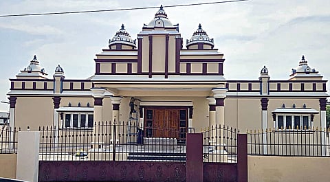 பரமக்குடியில் உள்ள  இமானுவேல் சேகரன் மணிமண்டபம்.