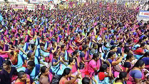 அங்கன்வாடி ஊழியர்களை அலட்சியம் செய்யக் கூடாது