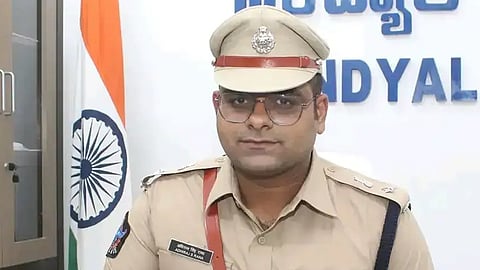 ஆந்​திர மாநில சைபர் கிரைம் போலீஸ் சிஐடி எஸ்.பி. அதி​ராஜ் சிங்