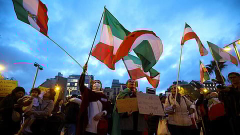 ஈரானில் போராடும் மக்களுக்கு ஆதரவாக ஸ்பெயின் நாட்டின் பார்சிலோனா நகரில் நடைபெற்ற போராட்டம்