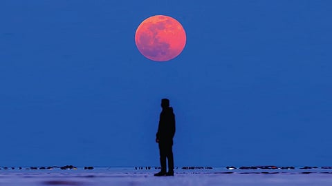 கிரகணத்தின்போது நிலவு சிவப்பாகத் தெரிவது ஏன்? | வானம் நமக்கொரு போதிமரம் 14