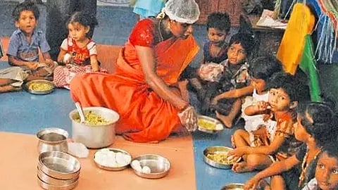 திமுக தேர்தல் அறிக்கையில் கூறியபடி பணி நிரந்தரம் செய்யப்படுமா? - சத்துணவு, அங்கன்வாடி ஊழியர்கள் எதிர்பார்ப்பு