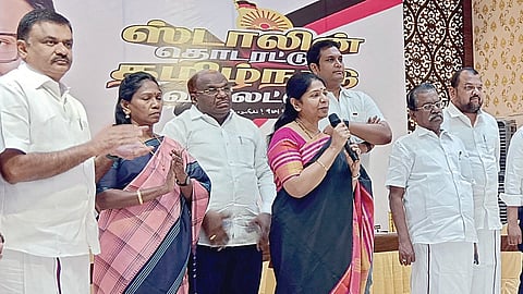 ஓசூரில் திமுக தேர்தல் அறிக்கை தயாரிப்பு தொடர்பாக பல்வேறு தரப்பினரிடமும் கருத்துக் கேட்பு கூட்டம் நடைபெற்றது. இதில் கனிமொழி எம்பி பேசினார்.